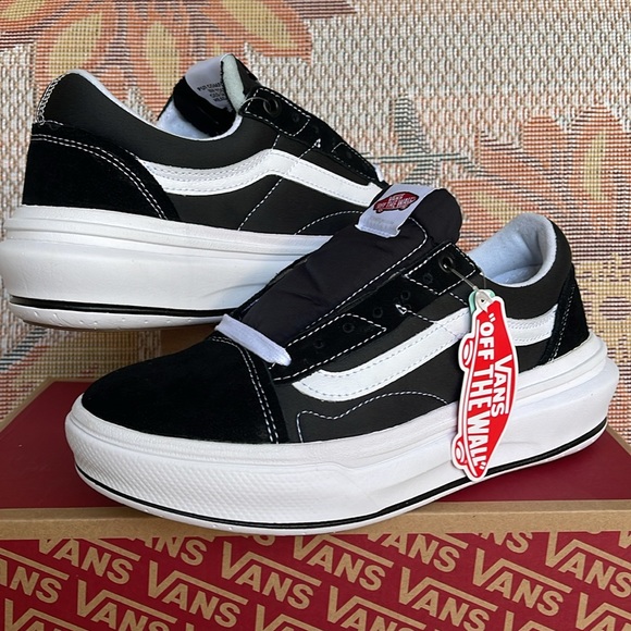 Vans WMNS Oid Skool Over
Black/White
VN0A7Q5EBA2
Sneakers Platforms - Picture 9 of 16